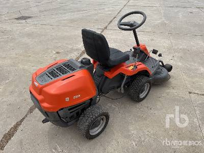 HUSQVARNA R112C 4x2 Tracteur Tondeuse - Газонокосилка: фото 3 HUSQVARNA R112C 4x2 Tracteur Tondeuse - Газонокосилка: фото 3