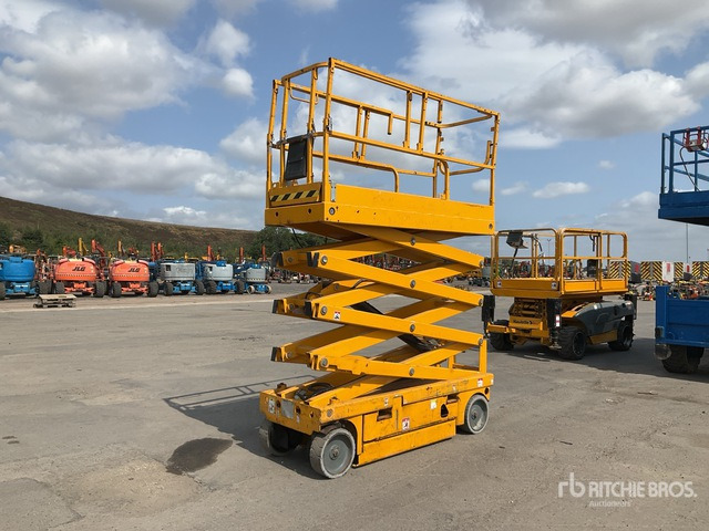 2015 Haulotte Compact 10N Electric Scissor Lift - Ножничный подъемник: фото 1 2015 Haulotte Compact 10N Electric Scissor Lift - Ножничный подъемник: фото 1