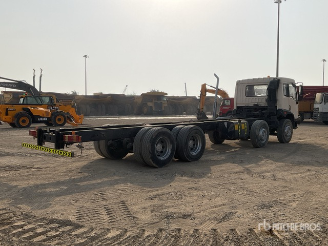 2014 FAW CA1313P 8x4 Twin-Steer Cab and Chassis - Грузовик-шасси: фото 4 2014 FAW CA1313P 8x4 Twin-Steer Cab and Chassis - Грузовик-шасси: фото 4