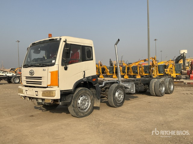 2014 FAW CA1313P 8x4 Twin-Steer Cab and Chassis - Грузовик-шасси: фото 2 2014 FAW CA1313P 8x4 Twin-Steer Cab and Chassis - Грузовик-шасси: фото 2