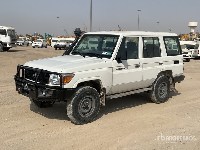 2021 Toyota Land Cruiser 76L 4x4 SUV - Внедорожник: фото 1 2021 Toyota Land Cruiser 76L 4x4 SUV - Внедорожник: фото 1