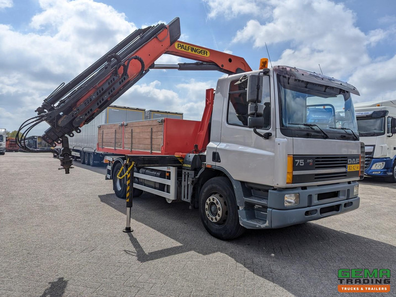 DAF 75.240 4x2 Dagcab Euro1 - Haakarm 14T + Palfinger PK11000 - Afstandsbediening - Крюковой мультилифт, Автоманипулятор: фото 4 DAF 75.240 4x2 Dagcab Euro1 - Haakarm 14T + Palfinger PK11000 - Afstandsbediening - Крюковой мультилифт, Автоманипулятор: фото 4