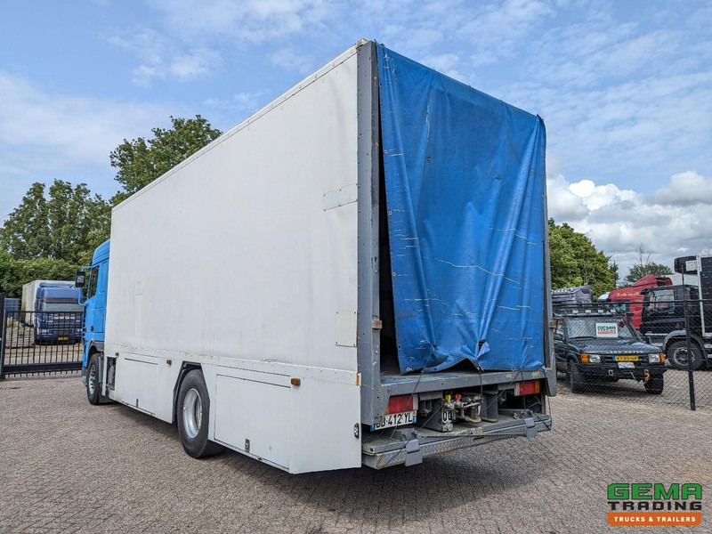 DAF XF95.430 4x2 Spacecab Euro2 - Retarder - Geslotenbak 7.7m - Handgeschakeld - Vangmuil - Грузовик с закрытым кузовом: фото 4 DAF XF95.430 4x2 Spacecab Euro2 - Retarder - Geslotenbak 7.7m - Handgeschakeld - Vangmuil - Грузовик с закрытым кузовом: фото 4