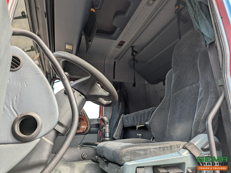 DAF XF95.430 4x2 Spacecab Euro2 - Retarder - Geslotenbak 7.7m - Handgeschakeld - Vangmuil - Грузовик с закрытым кузовом: фото 5 DAF XF95.430 4x2 Spacecab Euro2 - Retarder - Geslotenbak 7.7m - Handgeschakeld - Vangmuil - Грузовик с закрытым кузовом: фото 5