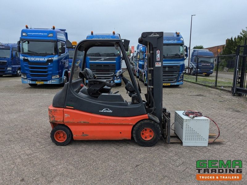 Электропогрузчик Linde E30 02 - 4058 uur - Duplex Mast - Volrubber Banden - Eurotron 80V-80A Oplader (M34): фото 11