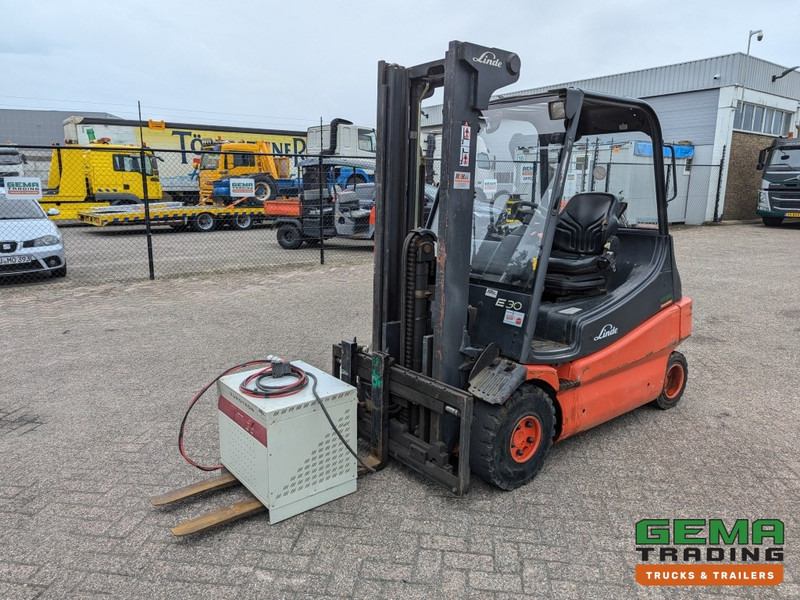 Linde E30 02 - 4058 uur - Duplex Mast - Volrubber Banden - Eurotron 80V-80A Oplader (M34) - Электропогрузчик: фото 1 Linde E30 02 - 4058 uur - Duplex Mast - Volrubber Banden - Eurotron 80V-80A Oplader (M34) - Электропогрузчик: фото 1