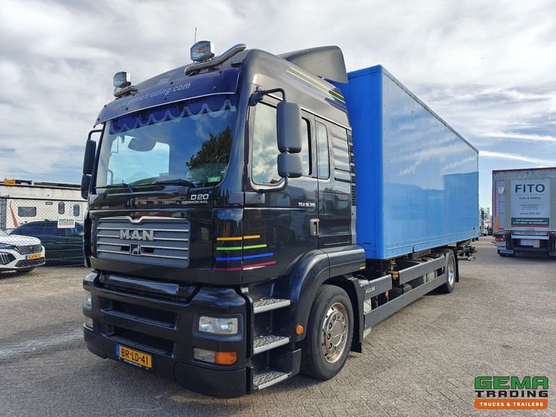 MAN TGA 18.310 4x2 LX Euro3 - Handgeschakeld ZF16 - BDF/VerhuisBak + Laadklep 2000KG - 207.000km - 12/2025 APK - Грузовик-контейнеровоз/ Сменный кузов: фото 1 MAN TGA 18.310 4x2 LX Euro3 - Handgeschakeld ZF16 - BDF/VerhuisBak + Laadklep 2000KG - 207.000km - 12/2025 APK - Грузовик-контейнеровоз/ Сменный кузов: фото 1