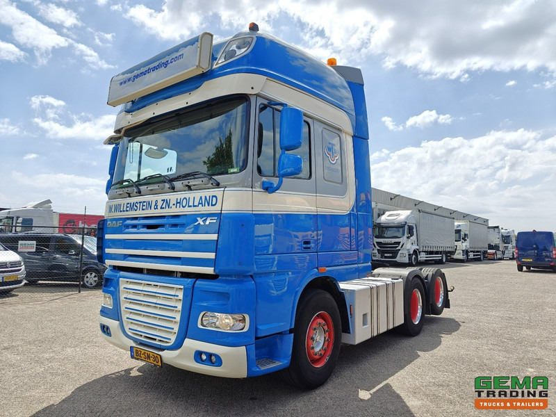 DAF FTS XF105.510 6x2 SuperSpaceCab Euro5 - Retarder - Dubbele Tanks - 10 Banden - Schuifschotel - NL TRUCK - Тягач: фото 1 DAF FTS XF105.510 6x2 SuperSpaceCab Euro5 - Retarder - Dubbele Tanks - 10 Banden - Schuifschotel - NL TRUCK - Тягач: фото 1