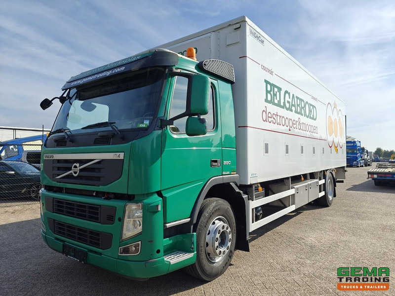 Volvo FM330 4x2 Dagcab Euro5 - KuikenBak 8.4m + Webasto Heater + Dhollandia 2000KG - Грузовик для перевозки животных: фото 1 Volvo FM330 4x2 Dagcab Euro5 - KuikenBak 8.4m + Webasto Heater + Dhollandia 2000KG - Грузовик для перевозки животных: фото 1