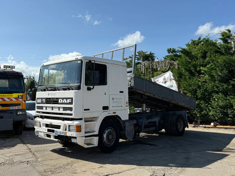 DAF 95.430 ATI 4X2 Tipper SPRING/AIR ZF MAN GEARBOX - Самосвал: фото 2 DAF 95.430 ATI 4X2 Tipper SPRING/AIR ZF MAN GEARBOX - Самосвал: фото 2