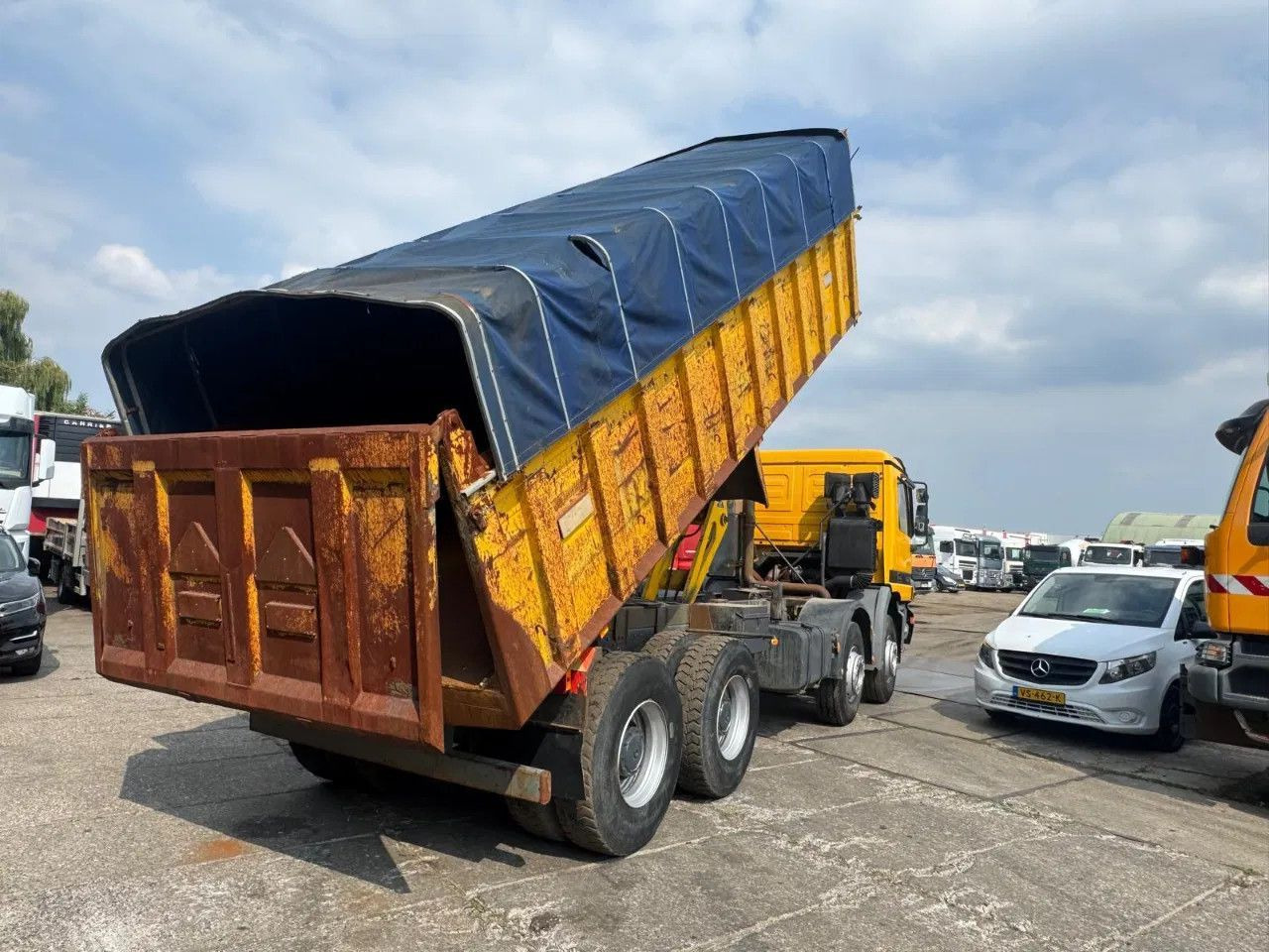 Mercedes-Benz Actros 3235 V6 8X4 Tipper Spring/Spring Manual G - Самосвал: фото 4 Mercedes-Benz Actros 3235 V6 8X4 Tipper Spring/Spring Manual G - Самосвал: фото 4