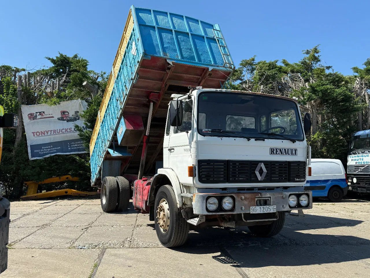Renault G230 4X2 Tipper Spring/Spring Manual Gearbox - Самосвал: фото 1 Renault G230 4X2 Tipper Spring/Spring Manual Gearbox - Самосвал: фото 1