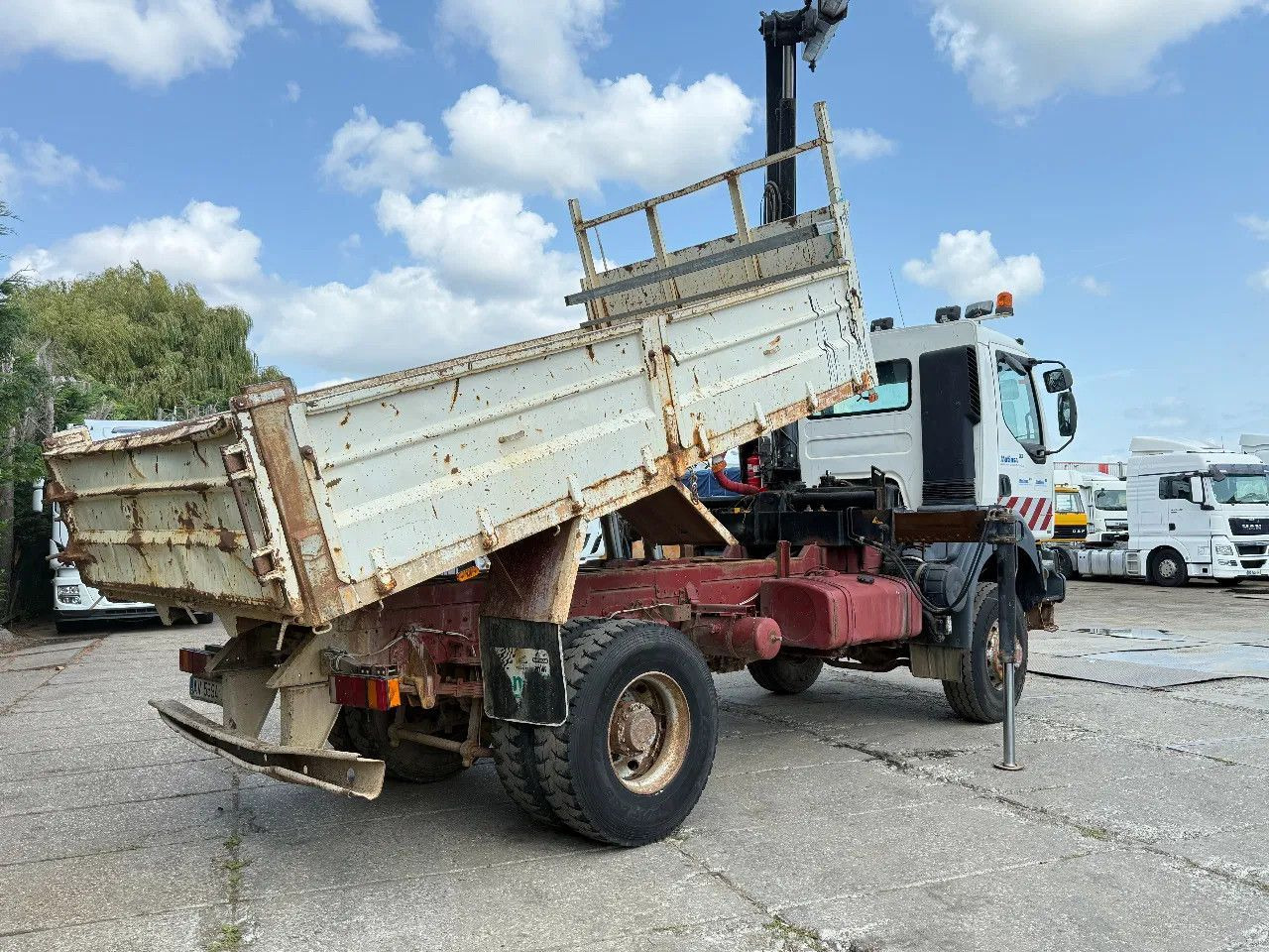 Renault Kerax 400 4X4 Tipper + Hiab 085 Spring/Spring EU - Самосвал, Автоманипулятор: фото 5 Renault Kerax 400 4X4 Tipper + Hiab 085 Spring/Spring EU - Самосвал, Автоманипулятор: фото 5