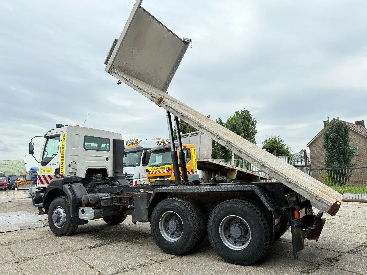 Renault Kerax 400 6X6 Tipper Spring/spring ZF Man Gear E - Самосвал: фото 3 Renault Kerax 400 6X6 Tipper Spring/spring ZF Man Gear E - Самосвал: фото 3