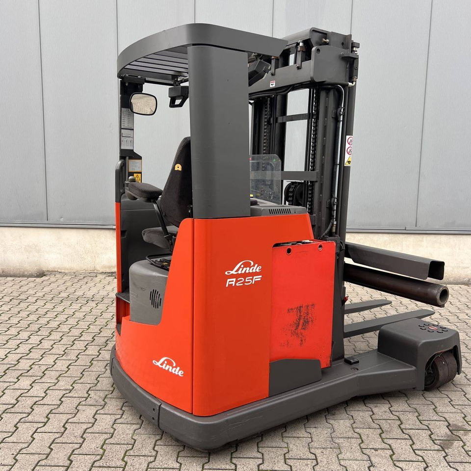 Atlet UFS250DTFVRG450 - Четырехсторонний погрузчик: фото 2 Atlet UFS250DTFVRG450 - Четырехсторонний погрузчик: фото 2