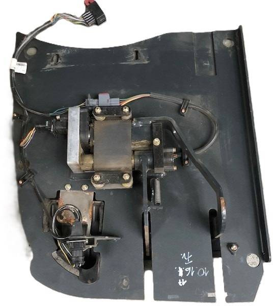 Floor plate with pedals - Электрическая система для Погрузочно-разгрузочной техники: фото 2 Floor plate with pedals - Электрическая система для Погрузочно-разгрузочной техники: фото 2