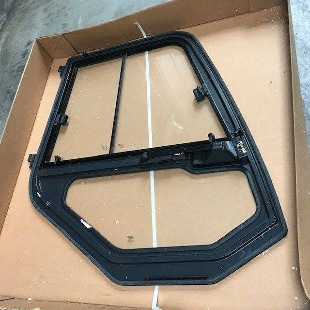 Left door for Komatsu - Дверь и запчасти для Погрузочно-разгрузочной техники: фото 2 Left door for Komatsu - Дверь и запчасти для Погрузочно-разгрузочной техники: фото 2