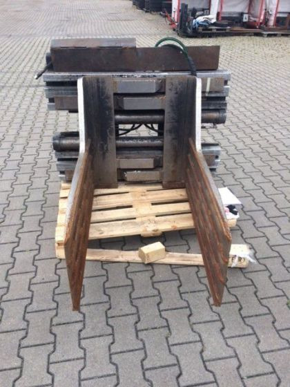 Stabau Bale clamp with sideshift - Захват для Погрузочно-разгрузочной техники: фото 1 Stabau Bale clamp with sideshift - Захват для Погрузочно-разгрузочной техники: фото 1