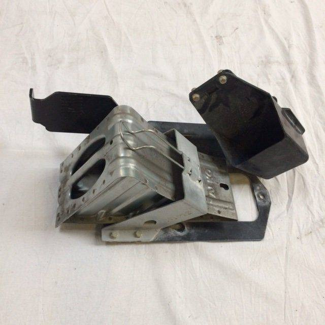 WHEEL CHOCK E36Z-76051 DIN76051 - Кабина и интерьер для Погрузочно-разгрузочной техники: фото 1 WHEEL CHOCK E36Z-76051 DIN76051 - Кабина и интерьер для Погрузочно-разгрузочной техники: фото 1