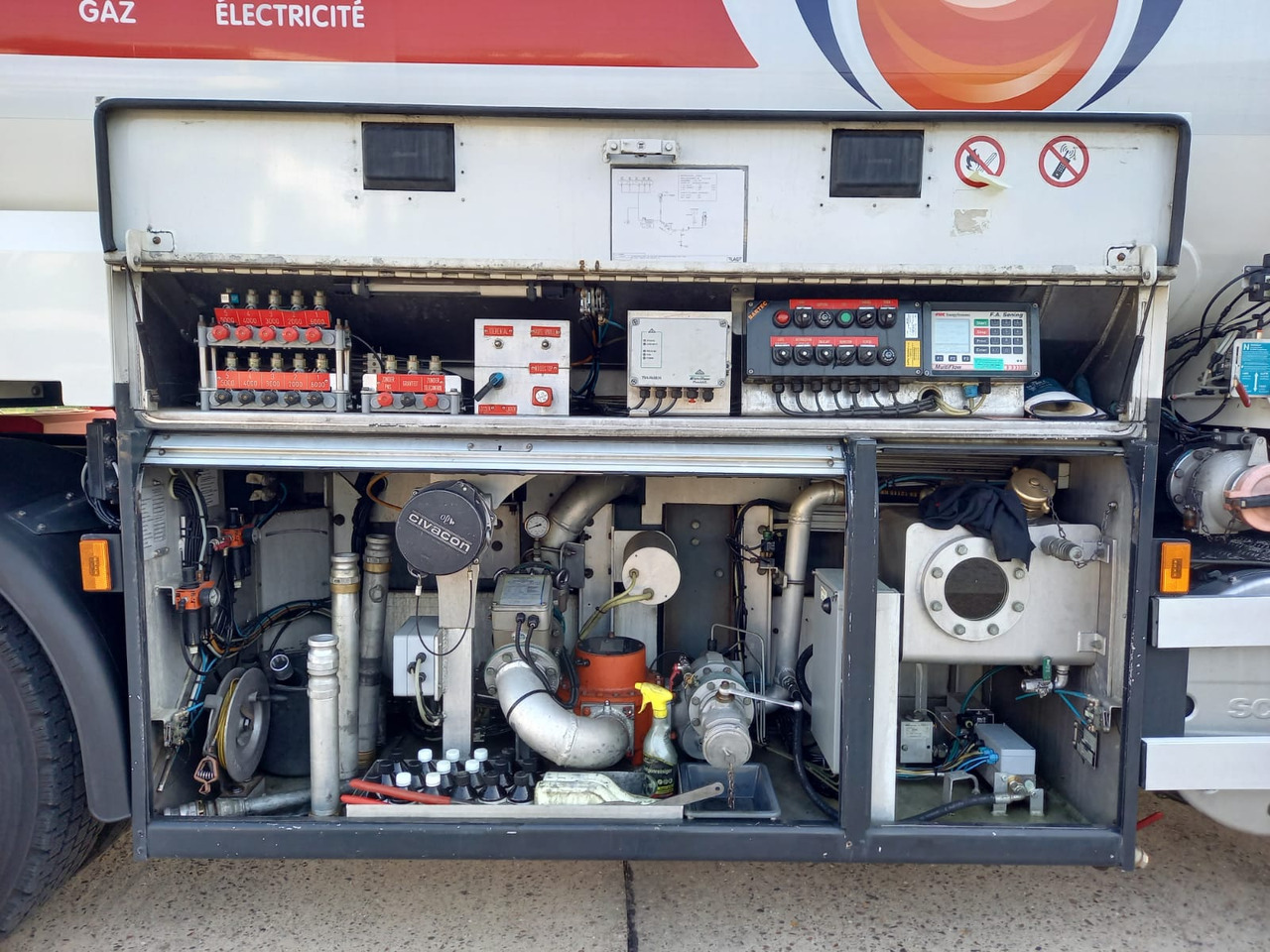 Грузовик-цистерна для транспортировки топлива SCANIA PRT, P310, P380 (lot of 3): фото 15