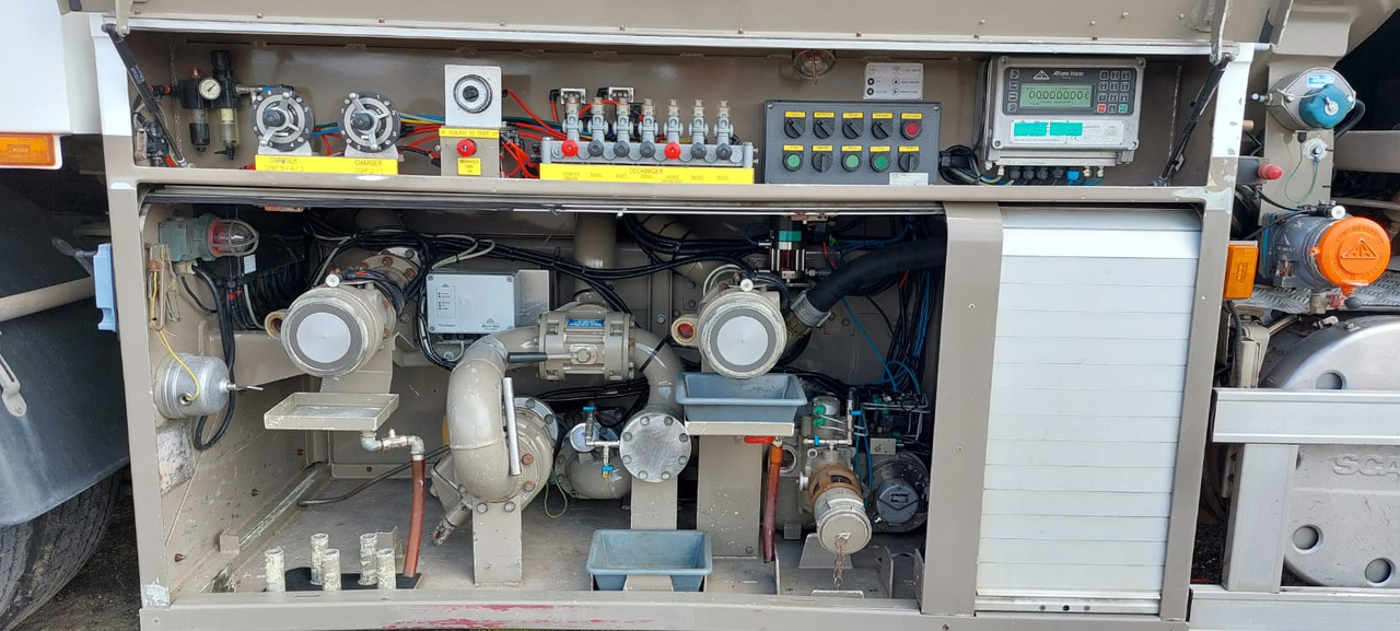 Грузовик-цистерна для транспортировки топлива SCANIA PRT, P310, P380 (lot of 3): фото 38