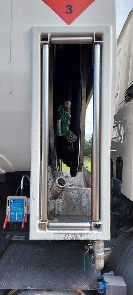 Грузовик-цистерна для транспортировки топлива SCANIA PRT, P310, P380 (lot of 3): фото 27