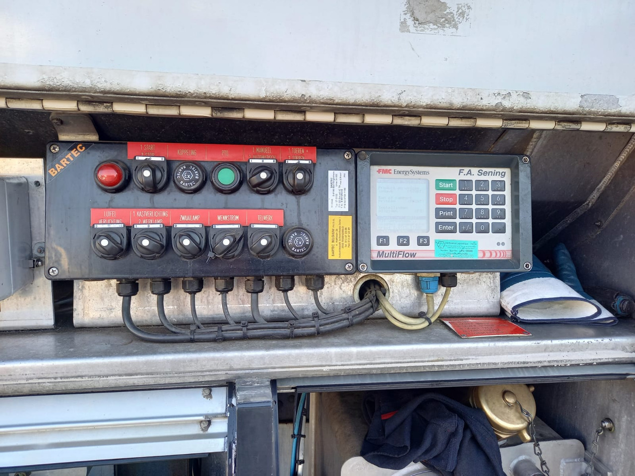 Грузовик-цистерна для транспортировки топлива SCANIA PRT, P310, P380 (lot of 3): фото 16