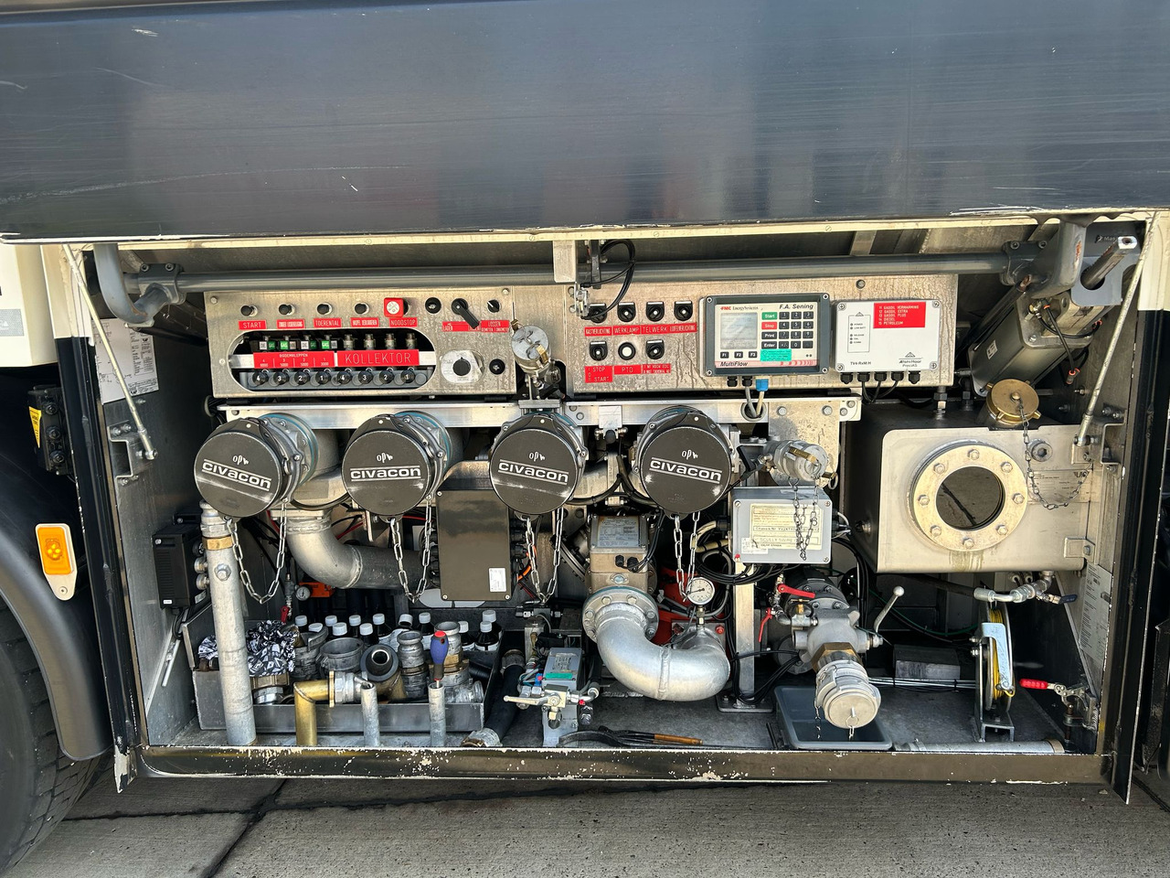 Грузовик-цистерна VOLVO FM: фото 6