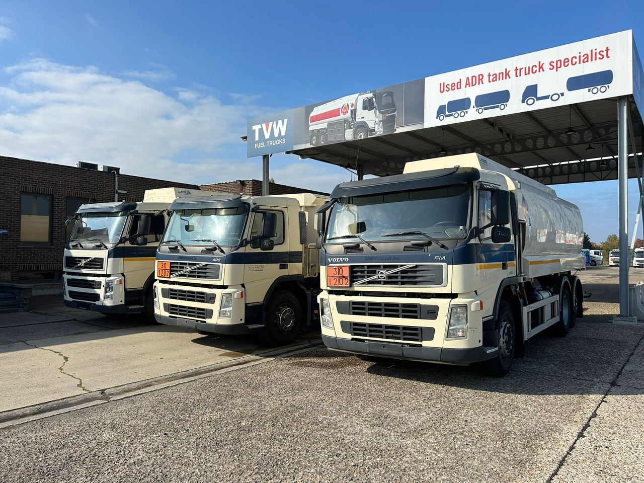VOLVO FM (lot of 3) - Грузовик-цистерна: фото 1 VOLVO FM (lot of 3) - Грузовик-цистерна: фото 1