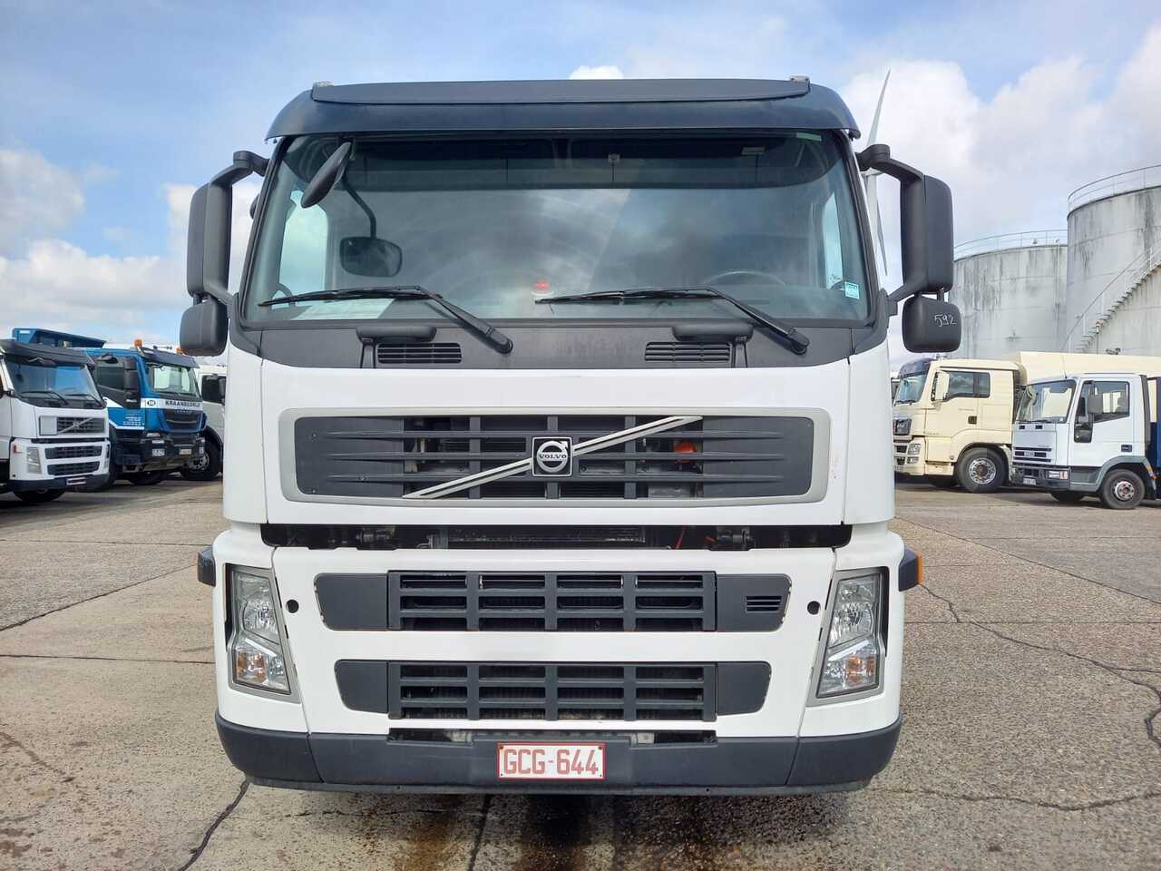 Грузовик-цистерна Volvo FMFH: фото 5