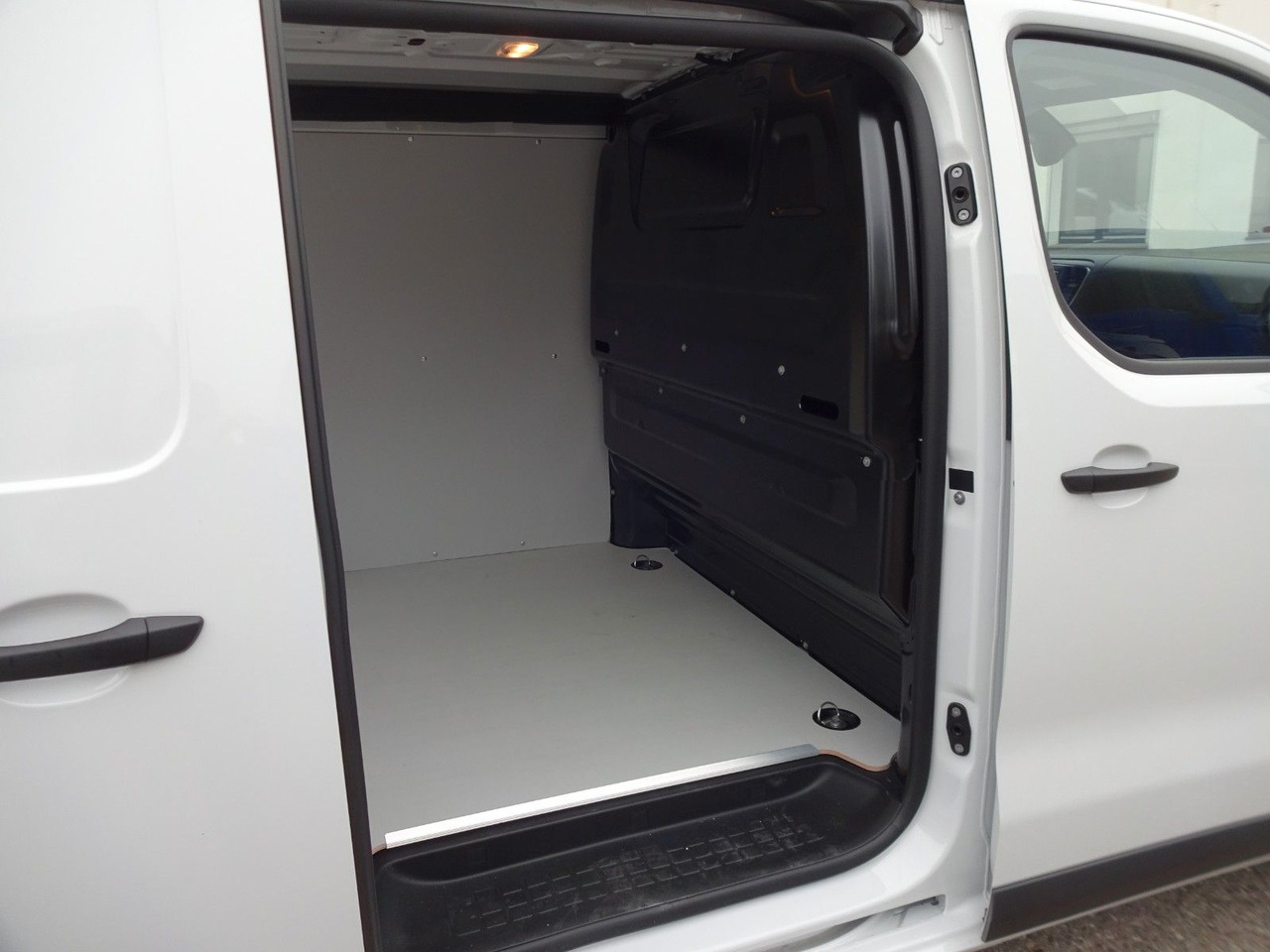 Opel 50 x Vivaro Kasten L1H1, Klima, PDC, Tempomat в лизинг Opel 50 x Vivaro Kasten L1H1, Klima, PDC, Tempomat: фото 11