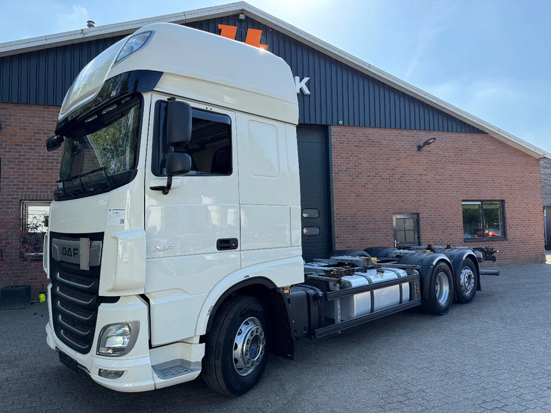 DAF XF 480 6X2 SSC FAN BDF Retarder 2x AHK Lenkachse Standairco - Грузовик-контейнеровоз/ Сменный кузов: фото 1 DAF XF 480 6X2 SSC FAN BDF Retarder 2x AHK Lenkachse Standairco - Грузовик-контейнеровоз/ Сменный кузов: фото 1