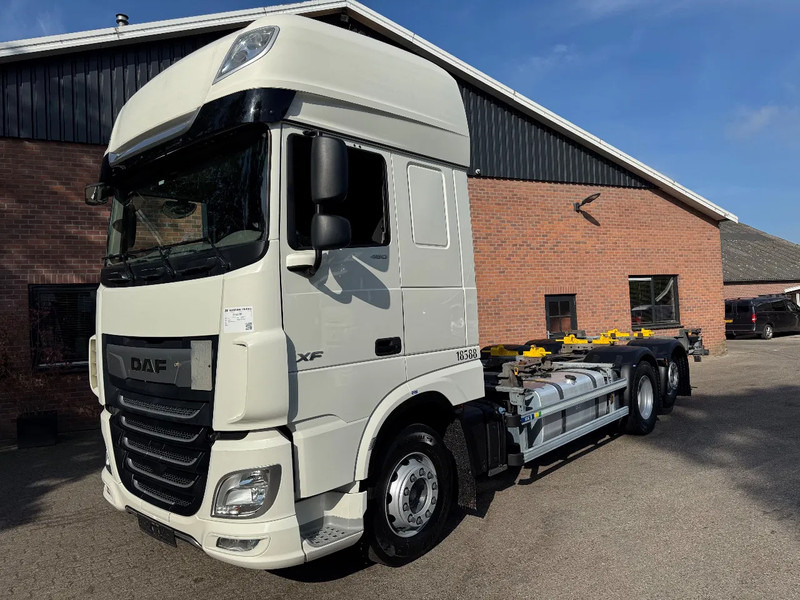 DAF XF 480 6X2 SSC FAR BDF Retarder 2x AHK 7.82 Multiwechseler - Грузовик-контейнеровоз/ Сменный кузов: фото 1 DAF XF 480 6X2 SSC FAR BDF Retarder 2x AHK 7.82 Multiwechseler - Грузовик-контейнеровоз/ Сменный кузов: фото 1