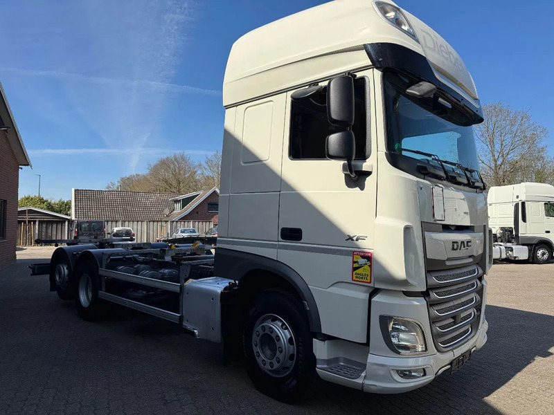 DAF XF 480 6X2 SSC FAR BDF Retarder Top zustand 515.990KM - Грузовик-контейнеровоз/ Сменный кузов: фото 2 DAF XF 480 6X2 SSC FAR BDF Retarder Top zustand 515.990KM - Грузовик-контейнеровоз/ Сменный кузов: фото 2