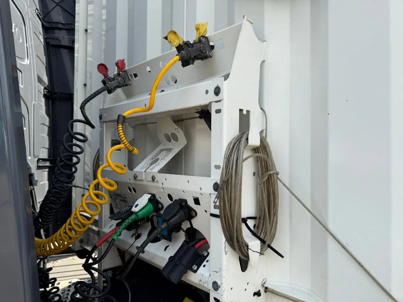 Тентованный полуприцеп Krone SD Liftas 2 ton laadklep, top conditie APK 05-2026: фото 6