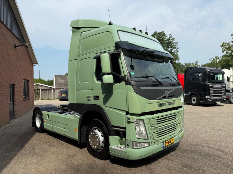 Volvo FM 370 Globetrotter XL Xenon Side skirts NL Truck - Тягач: фото 2 Volvo FM 370 Globetrotter XL Xenon Side skirts NL Truck - Тягач: фото 2