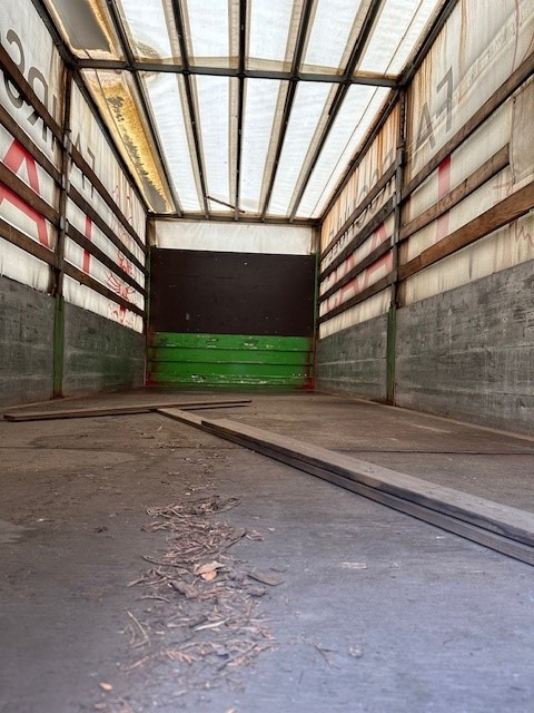 Krone niedrige Türen, Farbe: rot - Тентованный кузов: фото 2 Krone niedrige Türen, Farbe: rot - Тентованный кузов: фото 2