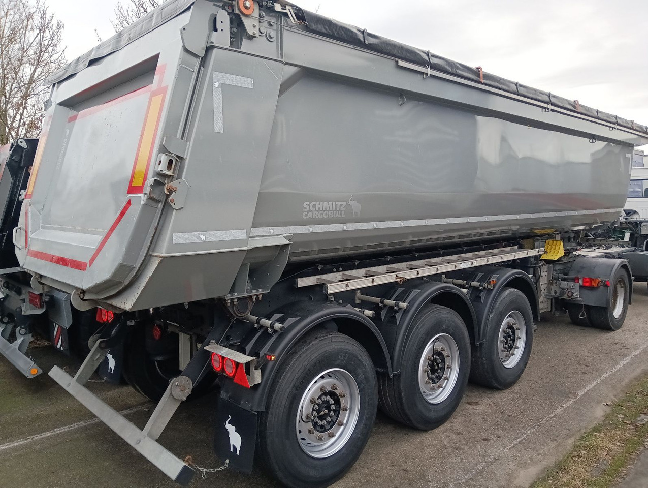 Schmitz Cargobull SKI24-7.2 SR HARDOX 27,5m3 FullOption 6348kg TÜV - Самосвальный полуприцеп: фото 5 Schmitz Cargobull SKI24-7.2 SR HARDOX 27,5m3 FullOption 6348kg TÜV - Самосвальный полуприцеп: фото 5
