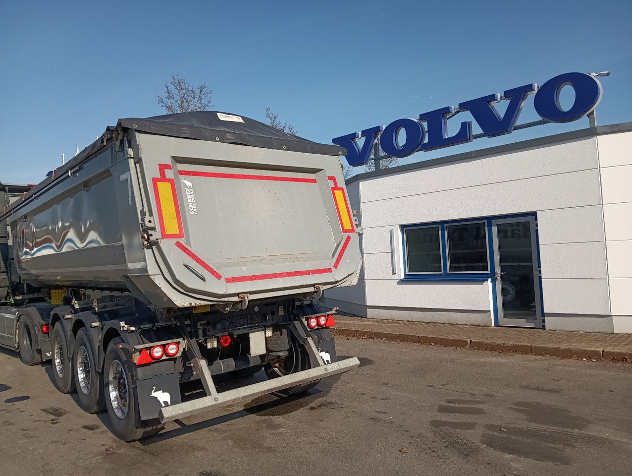 Schmitz Cargobull SKI24-7.2 SR HARDOX 27,5m3 FullOption 6348kg TÜV - Самосвальный полуприцеп: фото 1 Schmitz Cargobull SKI24-7.2 SR HARDOX 27,5m3 FullOption 6348kg TÜV - Самосвальный полуприцеп: фото 1