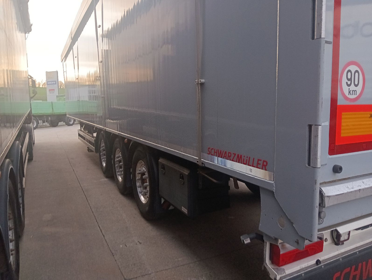 Schwarzmüller 3-Achs8mm VollALU -FULL OPTION 91m3 7450kg,ALCOA - Полуприцеп с подвижным полом: фото 5 Schwarzmüller 3-Achs8mm VollALU -FULL OPTION 91m3 7450kg,ALCOA - Полуприцеп с подвижным полом: фото 5