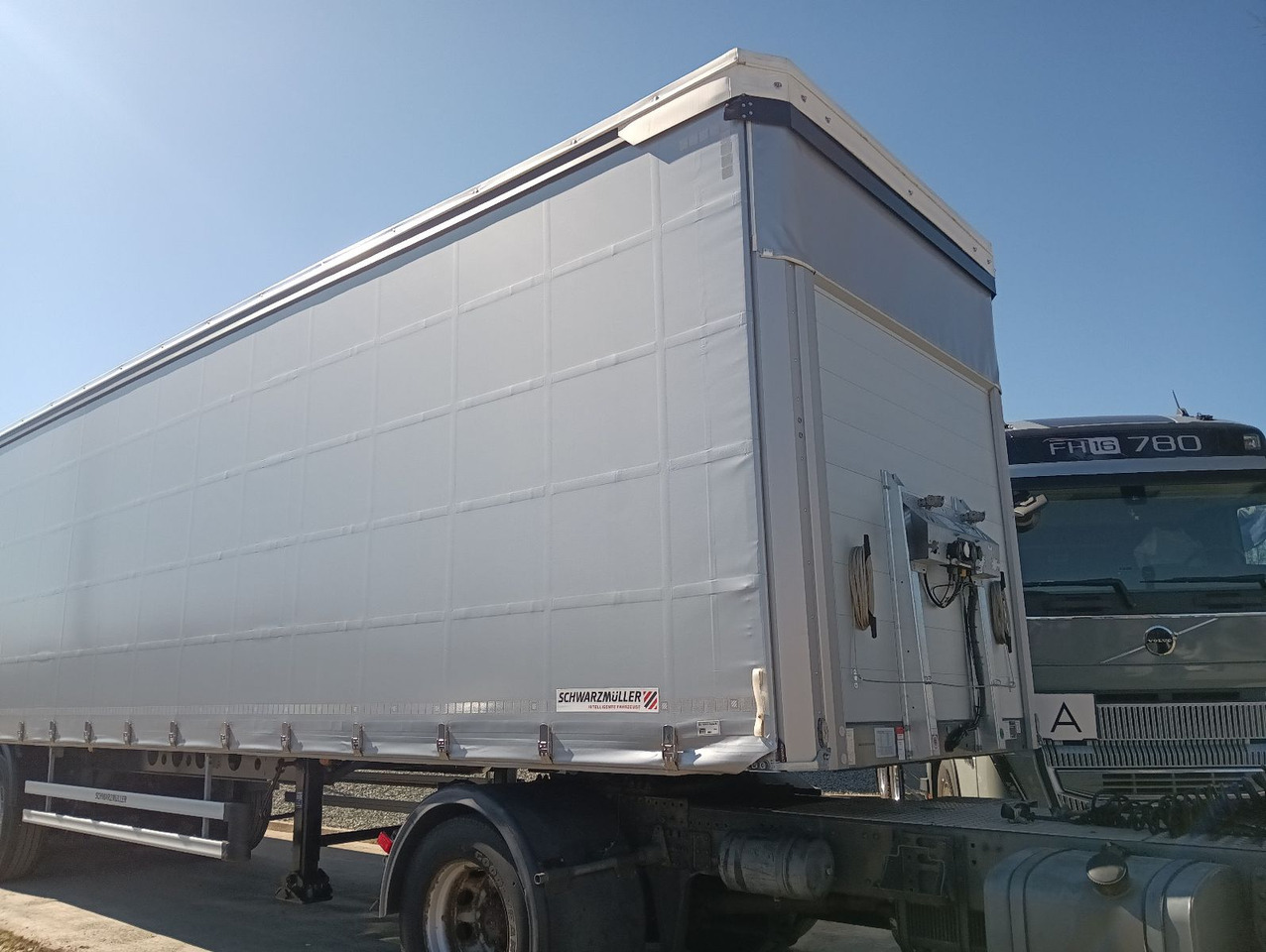 Schwarzmüller ASSE STERZANTE, TETTUCIO APRIBILE HUBDACH LENKAC - Тентованный полуприцеп: фото 4 Schwarzmüller ASSE STERZANTE, TETTUCIO APRIBILE HUBDACH LENKAC - Тентованный полуприцеп: фото 4