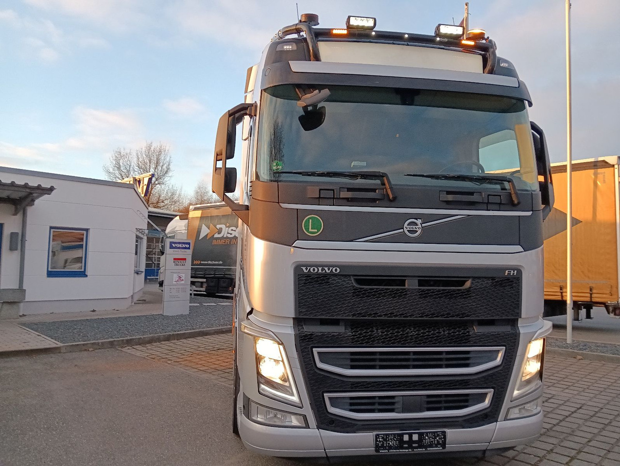 Volvo FH460 Globe FullSpoiler TV I-PARC 2xTank German - Тягач: фото 4 Volvo FH460 Globe FullSpoiler TV I-PARC 2xTank German - Тягач: фото 4