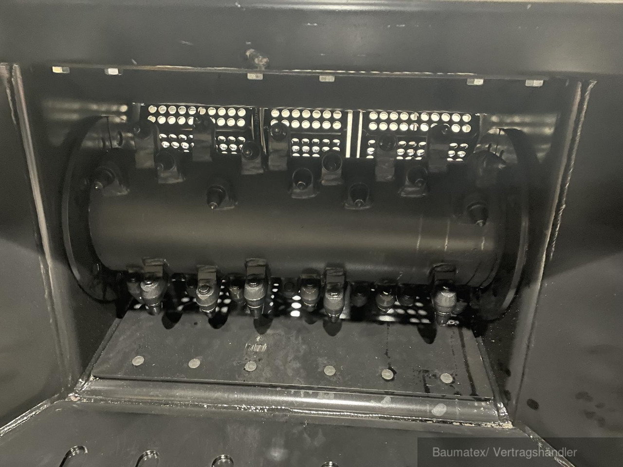 Asphaltgranulator für 18- 28to. Bagger - Ковш для Строительной техники: фото 2 Asphaltgranulator für 18- 28to. Bagger - Ковш для Строительной техники: фото 2
