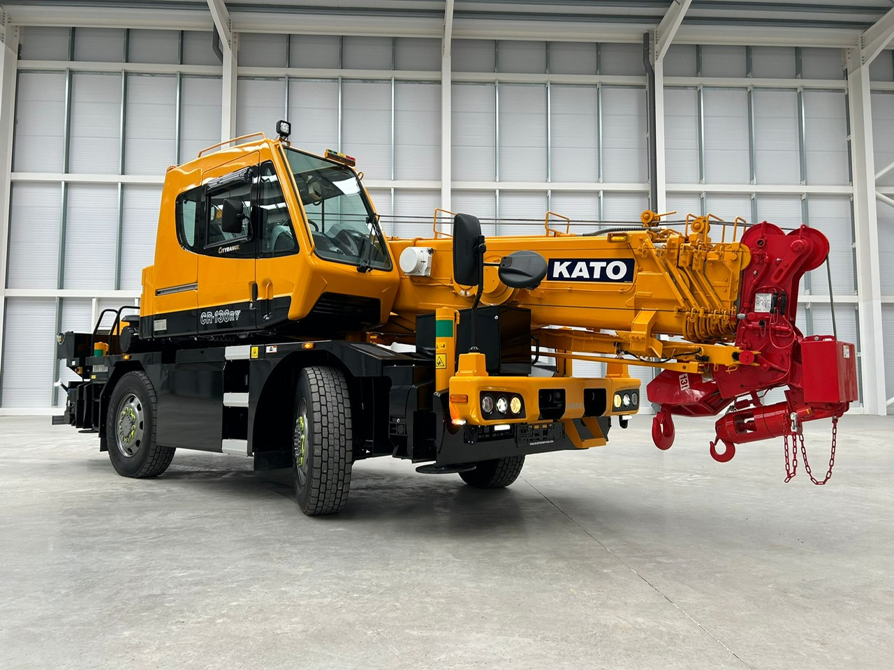 KATO CR-130Rv - 13 Ton City Crane with Joystick Control - Мобильный кран: фото 1 KATO CR-130Rv - 13 Ton City Crane with Joystick Control - Мобильный кран: фото 1