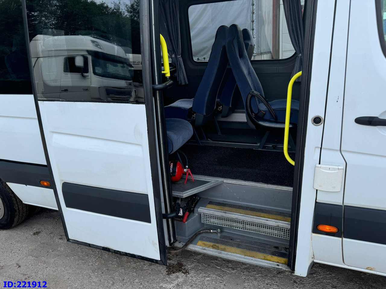 MERCEDES-BENZ Sprinter 518 VIP 17-Place - Микроавтобус, Пассажирский фургон: фото 5 MERCEDES-BENZ Sprinter 518 VIP 17-Place - Микроавтобус, Пассажирский фургон: фото 5