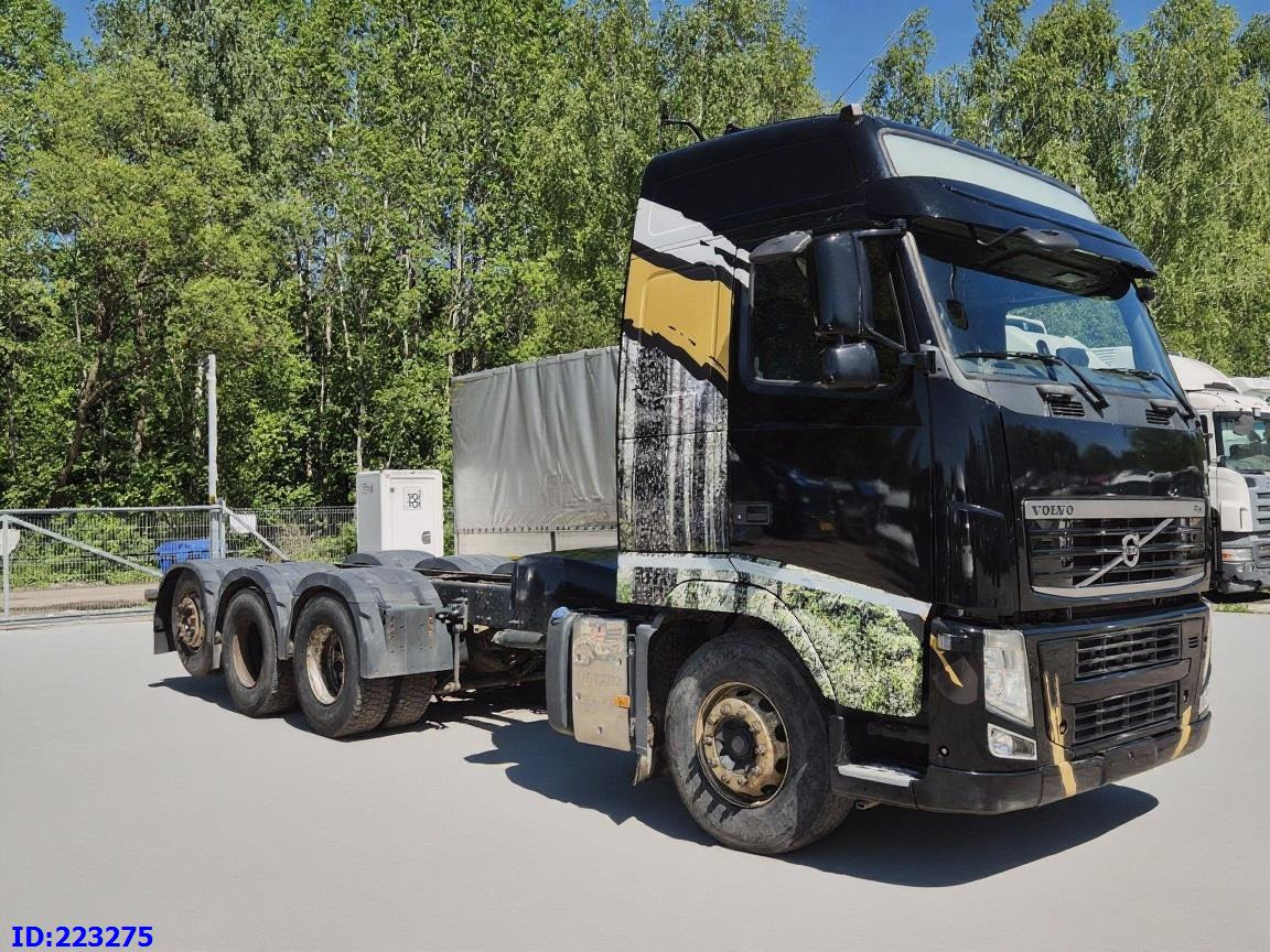VOLVO FH13 540HP 8X4 (Steering axle) RETARDER - Грузовик-шасси: фото 4 VOLVO FH13 540HP 8X4 (Steering axle) RETARDER - Грузовик-шасси: фото 4