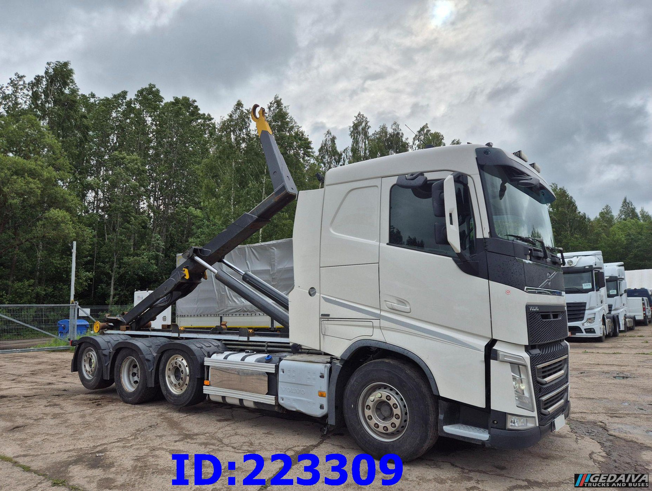 VOLVO FH13 540HP 8x2 Hook lift (2axles steering - 2 axles lifting) - Крюковой мультилифт: фото 3 VOLVO FH13 540HP 8x2 Hook lift (2axles steering - 2 axles lifting) - Крюковой мультилифт: фото 3
