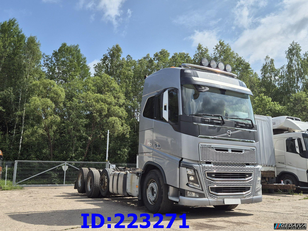 VOLVO FH16 750HP 8x4 (Steering axle / 2 axles lifting) - Лесовоз: фото 4 VOLVO FH16 750HP 8x4 (Steering axle / 2 axles lifting) - Лесовоз: фото 4