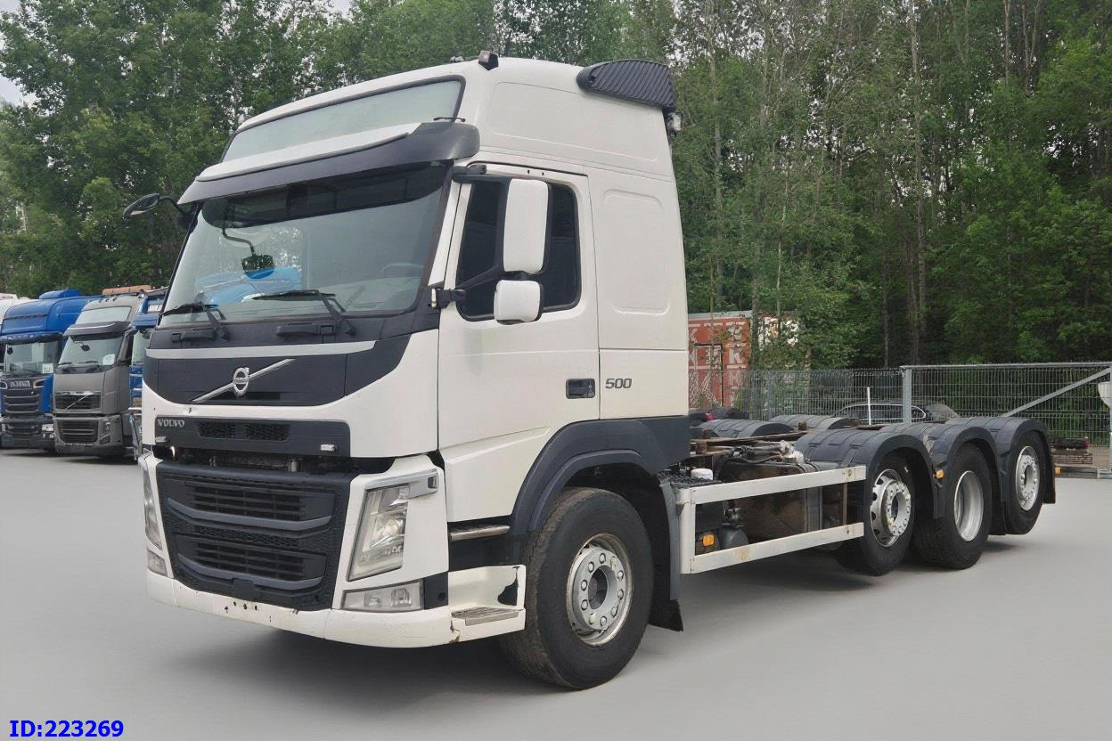 VOLVO FM13 500HP 8x2 (2 steering axels) - Грузовик-шасси: фото 1 VOLVO FM13 500HP 8x2 (2 steering axels) - Грузовик-шасси: фото 1