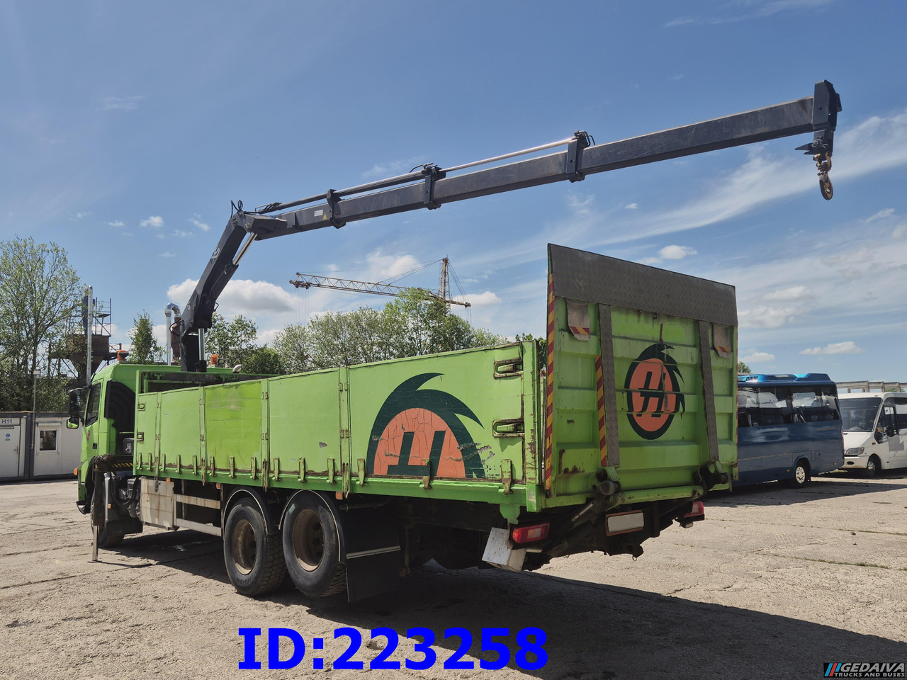 Грузовик бортовой/ Платформа VOLVO FM9 300HP 6x2 + HIAB 144B -3 CL: фото 8